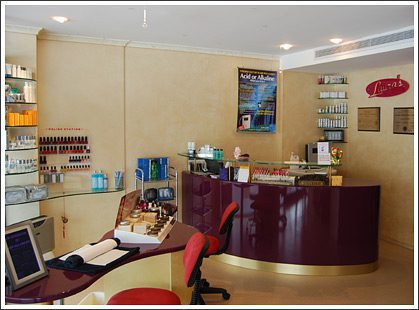 laura's reception, reception desk